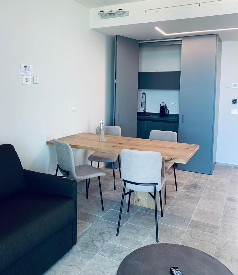 Piccola Maesta' Boutique Rooms Чивитанова Марке Екстериор снимка