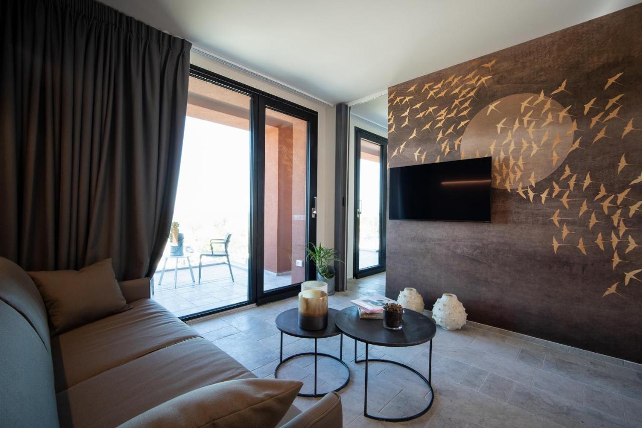 Piccola Maesta' Boutique Rooms Чивитанова Марке Екстериор снимка