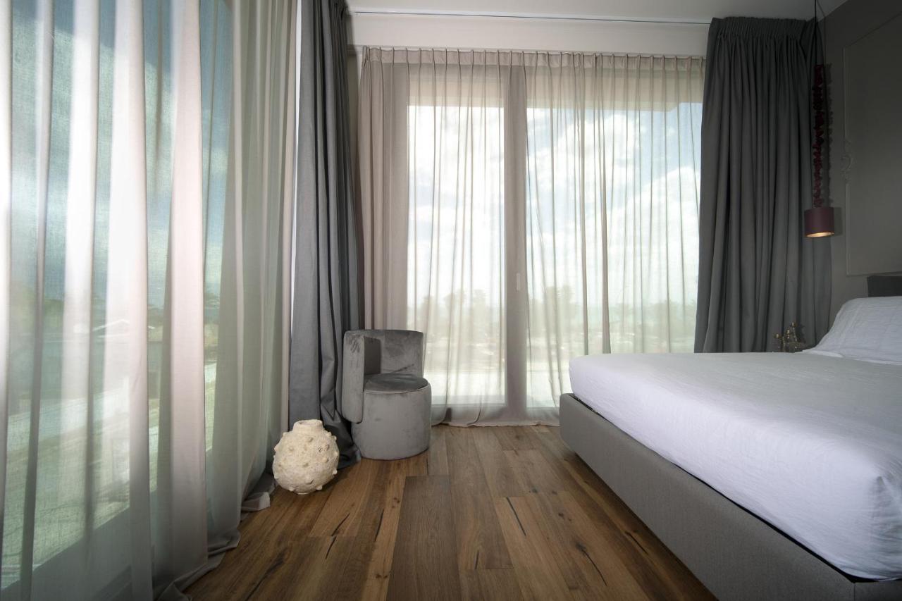 Piccola Maesta' Boutique Rooms Чивитанова Марке Екстериор снимка