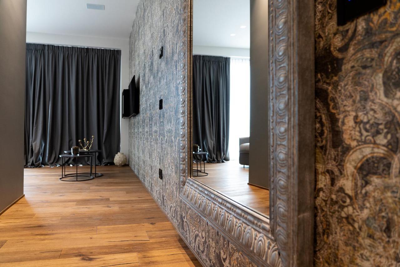 Piccola Maesta' Boutique Rooms Чивитанова Марке Екстериор снимка