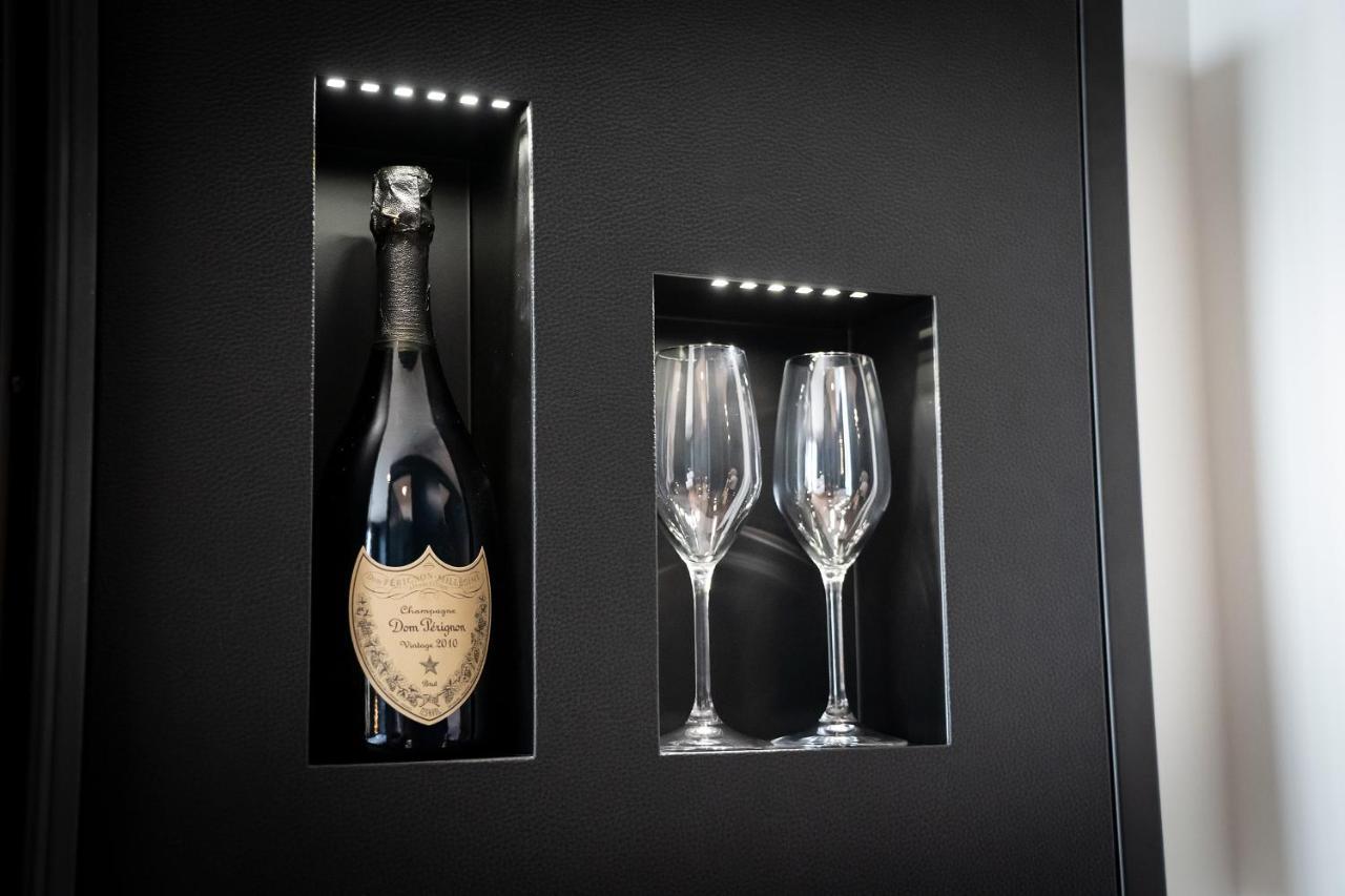 Piccola Maesta' Boutique Rooms Чивитанова Марке Екстериор снимка
