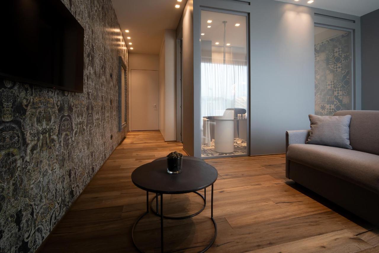 Piccola Maesta' Boutique Rooms Чивитанова Марке Екстериор снимка