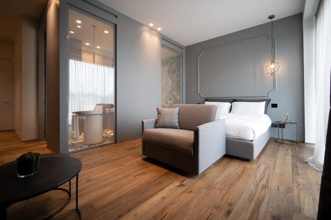 Piccola Maesta' Boutique Rooms Чивитанова Марке Екстериор снимка